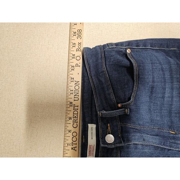 Levis Jeans Womens 6 Blue Capri Mid Rise Rolled Cuff Medium Wash Stretch Denim - Picture 7 of 10